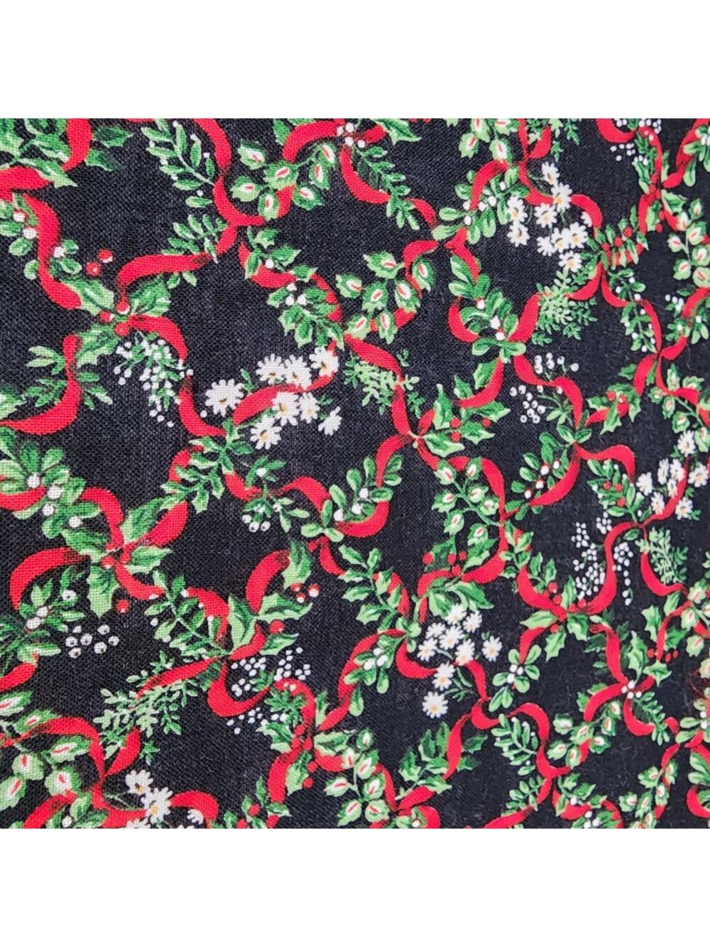 Quilting Fabric Christmas Lattice Daisies Floral Green on Black 18"x22" VIP